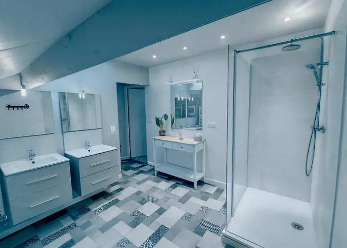 De 95m2 Au Coeur Du Pays D'auge, En Normandie Avec Piscine Et Jacuzzi