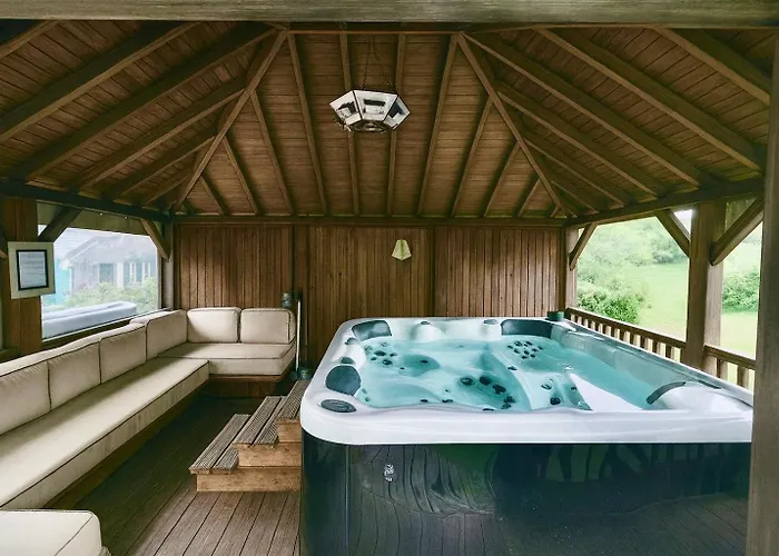 De 95m2 Au Coeur Du Pays D'auge, En Normandie Avec Piscine Et Jacuzzi *